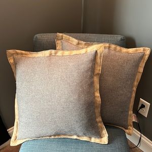Throw pillows grey/tan